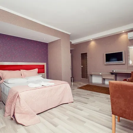 Mora Hotel 3*